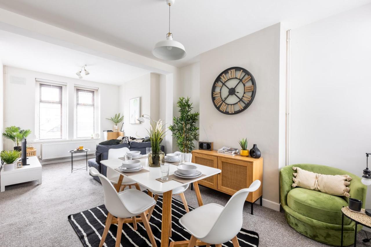 Levi Suite By Koya Homes - 3-Bedroom Home, Downtown Cardiff, Free Parking Exterior photo
