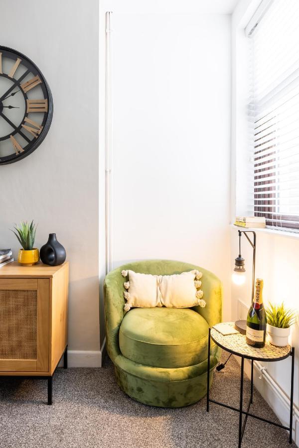 Levi Suite By Koya Homes - 3-Bedroom Home, Downtown Cardiff, Free Parking Exterior photo