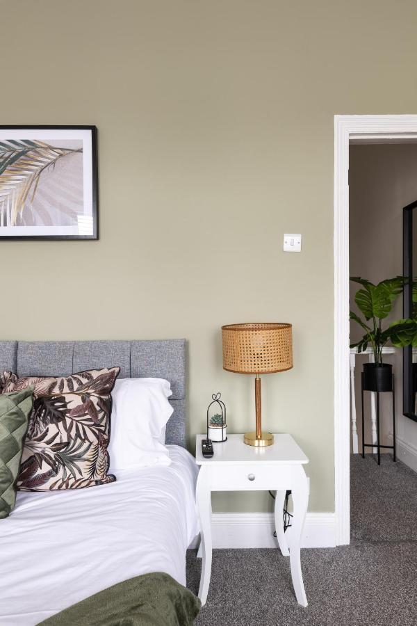 Levi Suite By Koya Homes - 3-Bedroom Home, Downtown Cardiff, Free Parking Exterior photo
