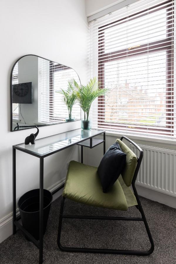 Levi Suite By Koya Homes - 3-Bedroom Home, Downtown Cardiff, Free Parking Exterior photo