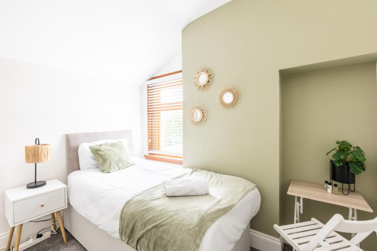 Levi Suite By Koya Homes - 3-Bedroom Home, Downtown Cardiff, Free Parking Exterior photo