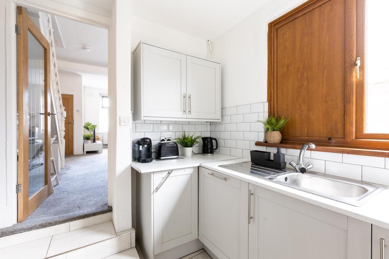 Levi Suite By Koya Homes - 3-Bedroom Home, Downtown Cardiff, Free Parking Exterior photo