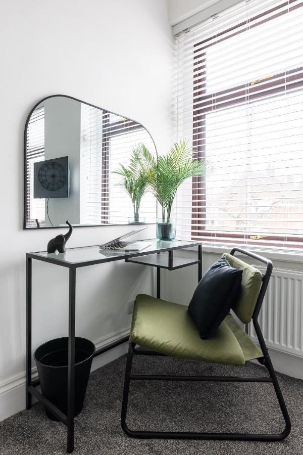 Levi Suite By Koya Homes - 3-Bedroom Home, Downtown Cardiff, Free Parking Exterior photo