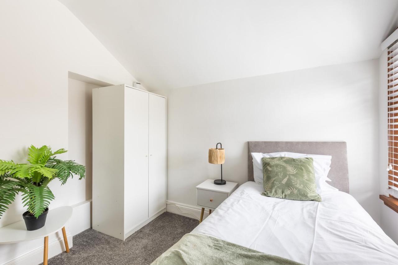 Levi Suite By Koya Homes - 3-Bedroom Home, Downtown Cardiff, Free Parking Exterior photo