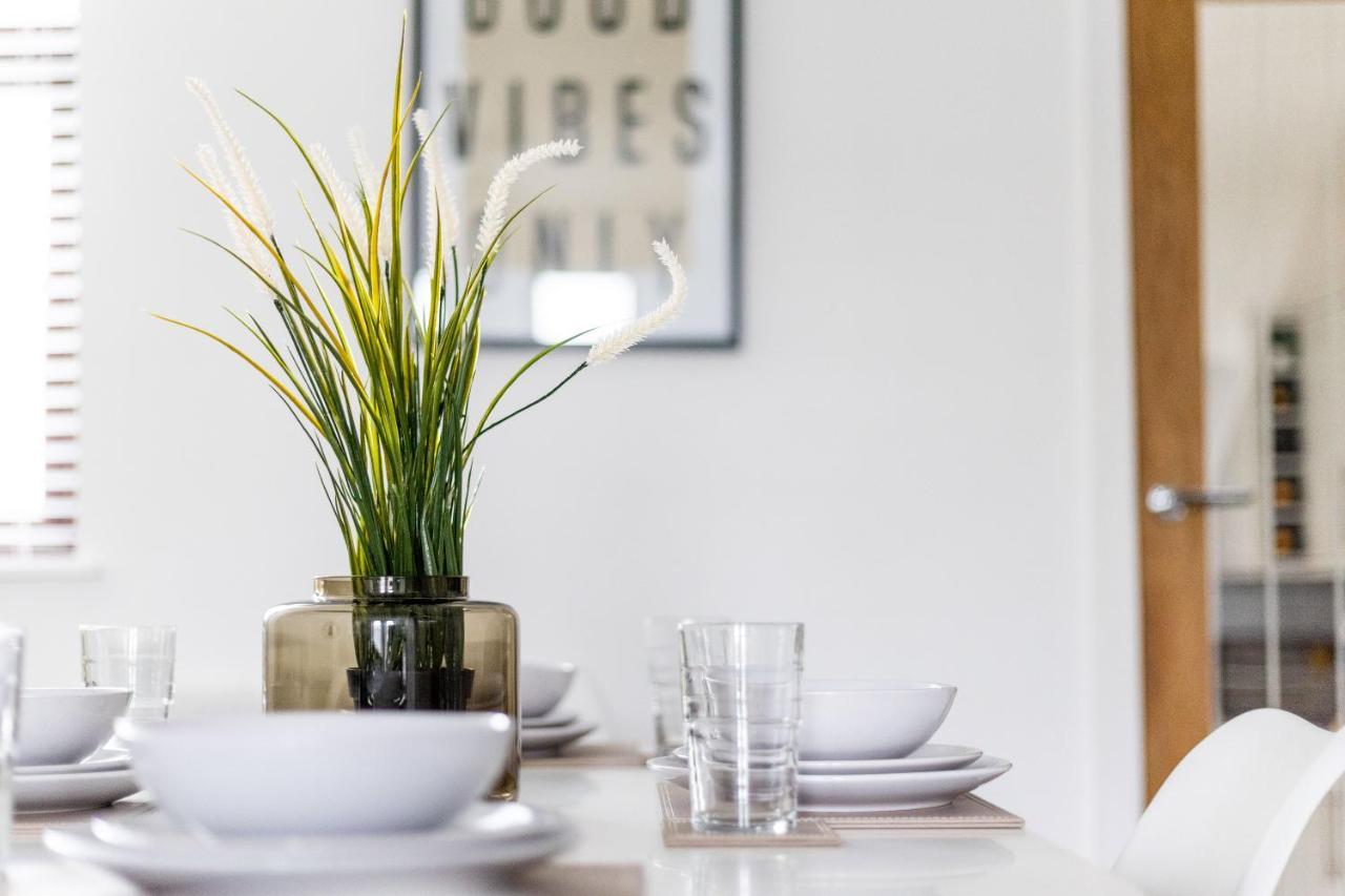 Levi Suite By Koya Homes - 3-Bedroom Home, Downtown Cardiff, Free Parking Exterior photo