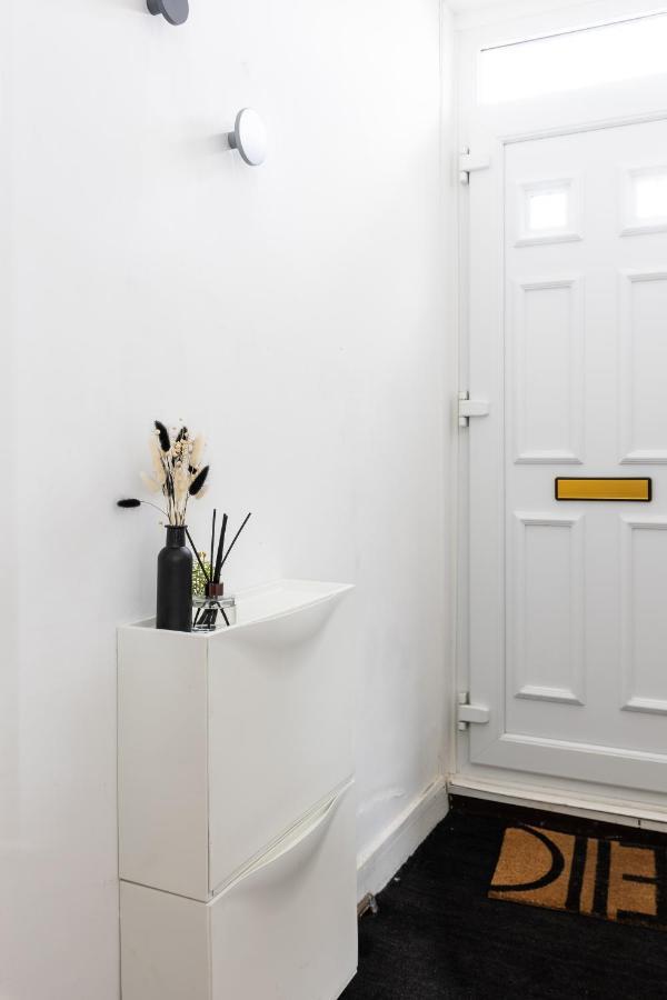 Levi Suite By Koya Homes - 3-Bedroom Home, Downtown Cardiff, Free Parking Exterior photo